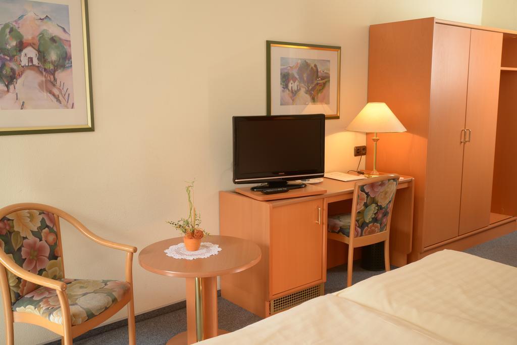 Pension & Metzgerei Friedrich Trebgast Ruang foto